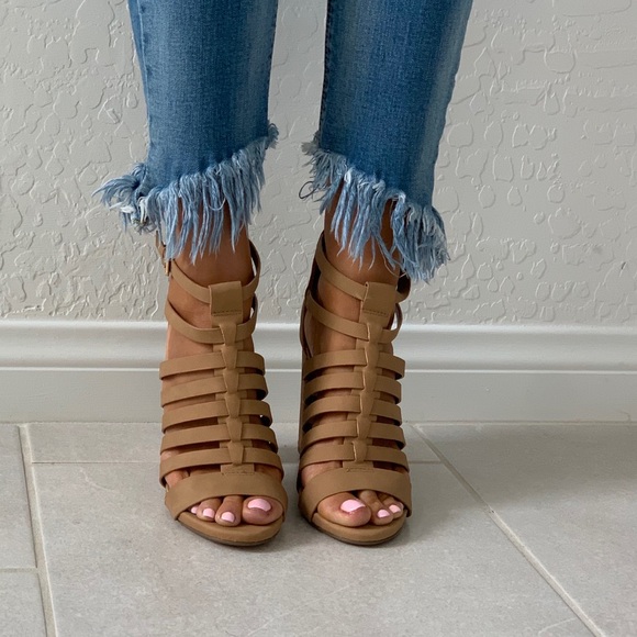 NIB Tan Peep Toe Strappy Chunky Heeled Sandals - Picture 5 of 7